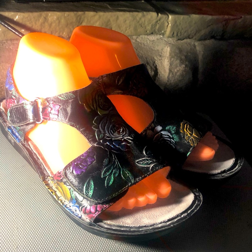 Alegria VIK-839 women's multi color embossed leather sandal Size 38/7.5US